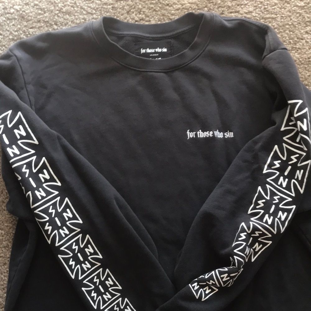 Black crewneck sweatshirt // those who sin